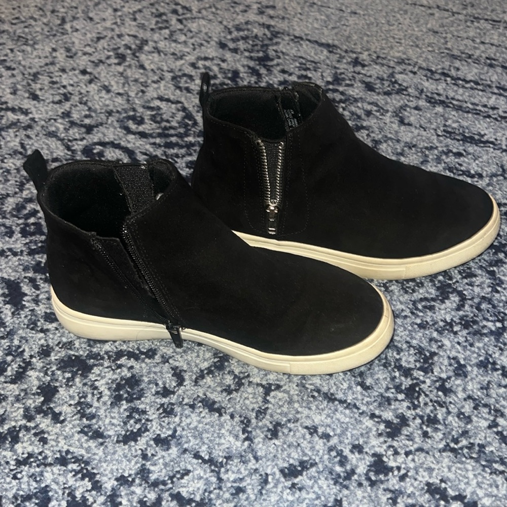 High top shoes size 4